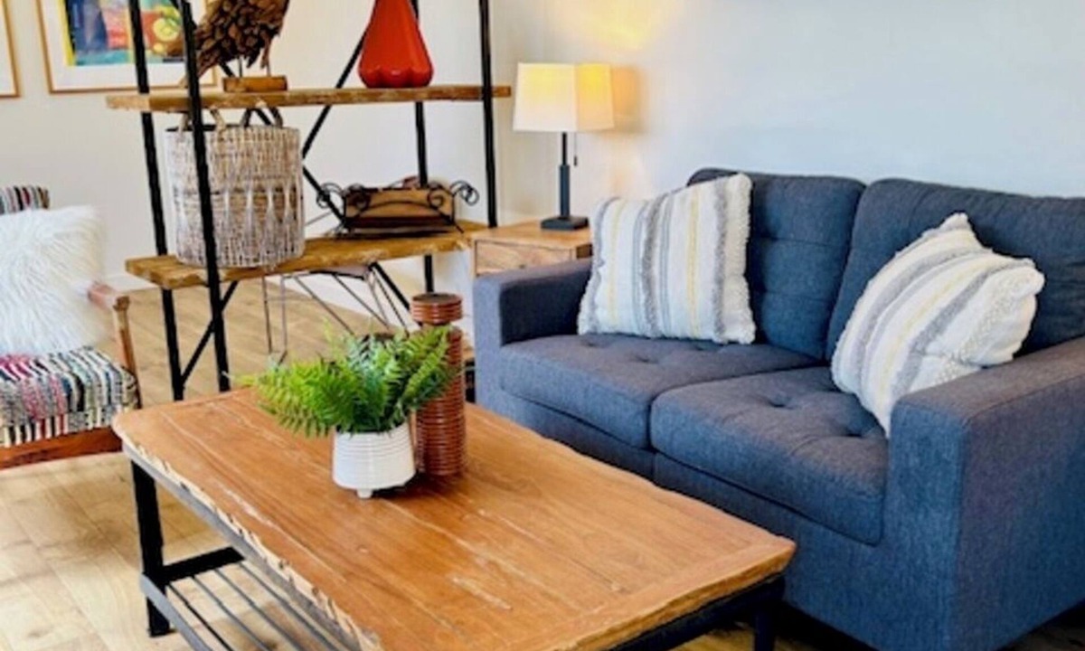 East Side Costa Mesa Condo | The Get-Away: Trendy Spot in Costa Mesa Located near Newport Beach