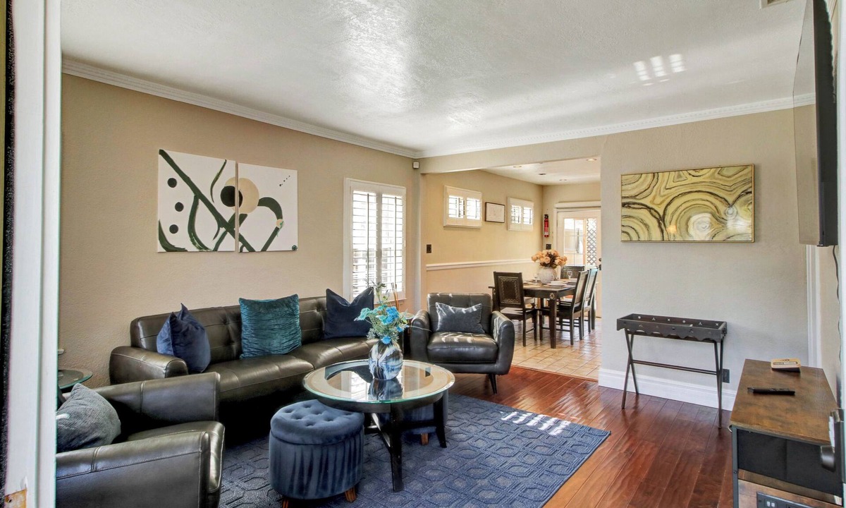 Del Aire House | The Golden Haven Retreat Lax SoFi intuit adjacent