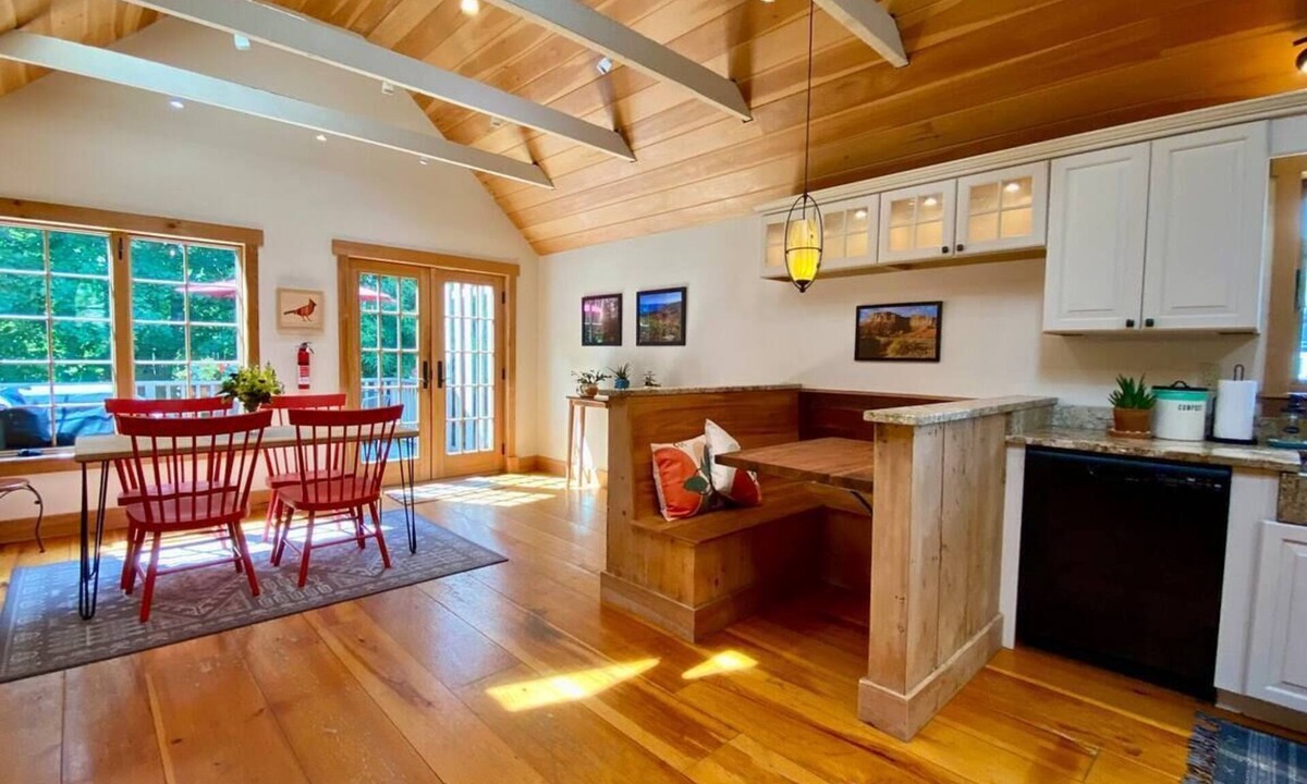 Bath Apartment | The Iron Lady; Gorgeous Historic Home
