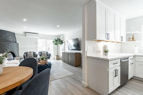 Beach Barber Tract House | The Rosemont - La Jolla Luxury