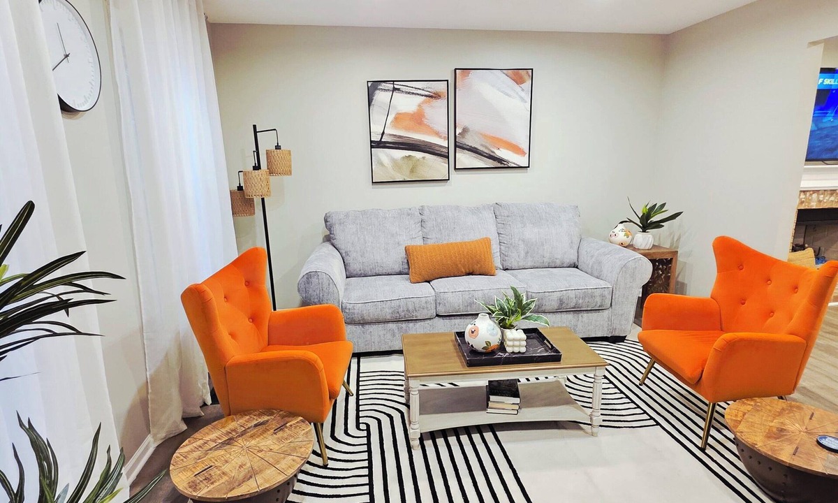Gurnee House | The Serenity: Gurnee, Six Flags. Naval Base, Casino
