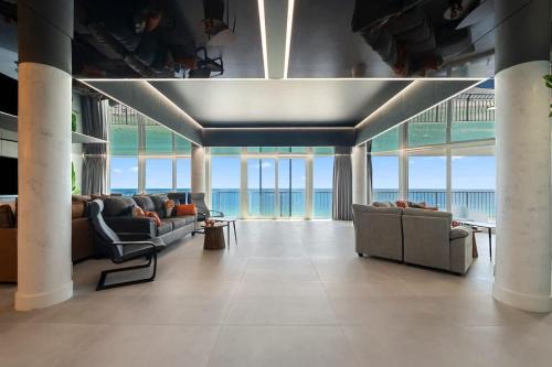 Thomas Drive House | The Summit Penthouse 1501