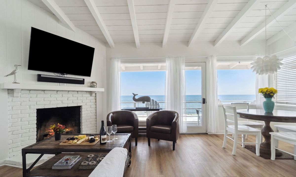 Eastern Malibu House | The Surfrider Bungalow on Carbon Beach