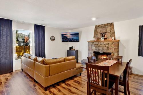Big Bear City House | The Weekender- Adorable Modern Chic Cottage