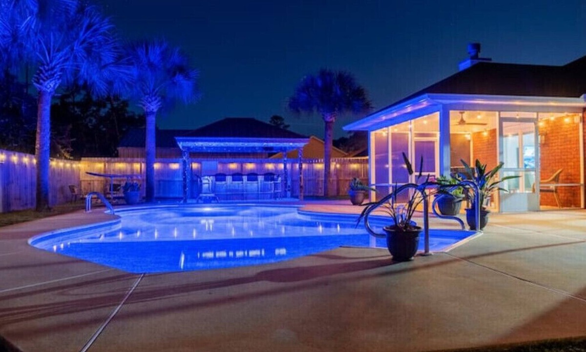Ono Island House | Tiki Hut & Pool House - 7 Miles from Private Beachn
