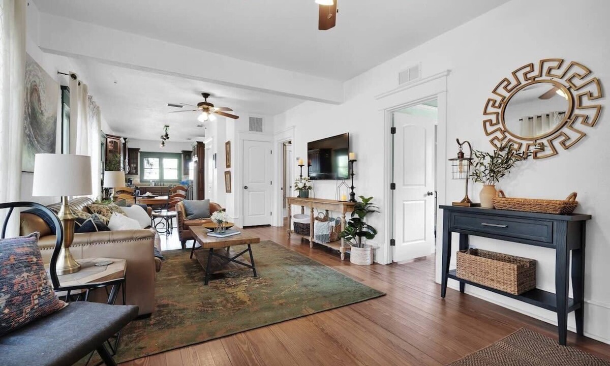 Avondale House | Tranquil Avondale Home, Walkable to Food & Shops!
