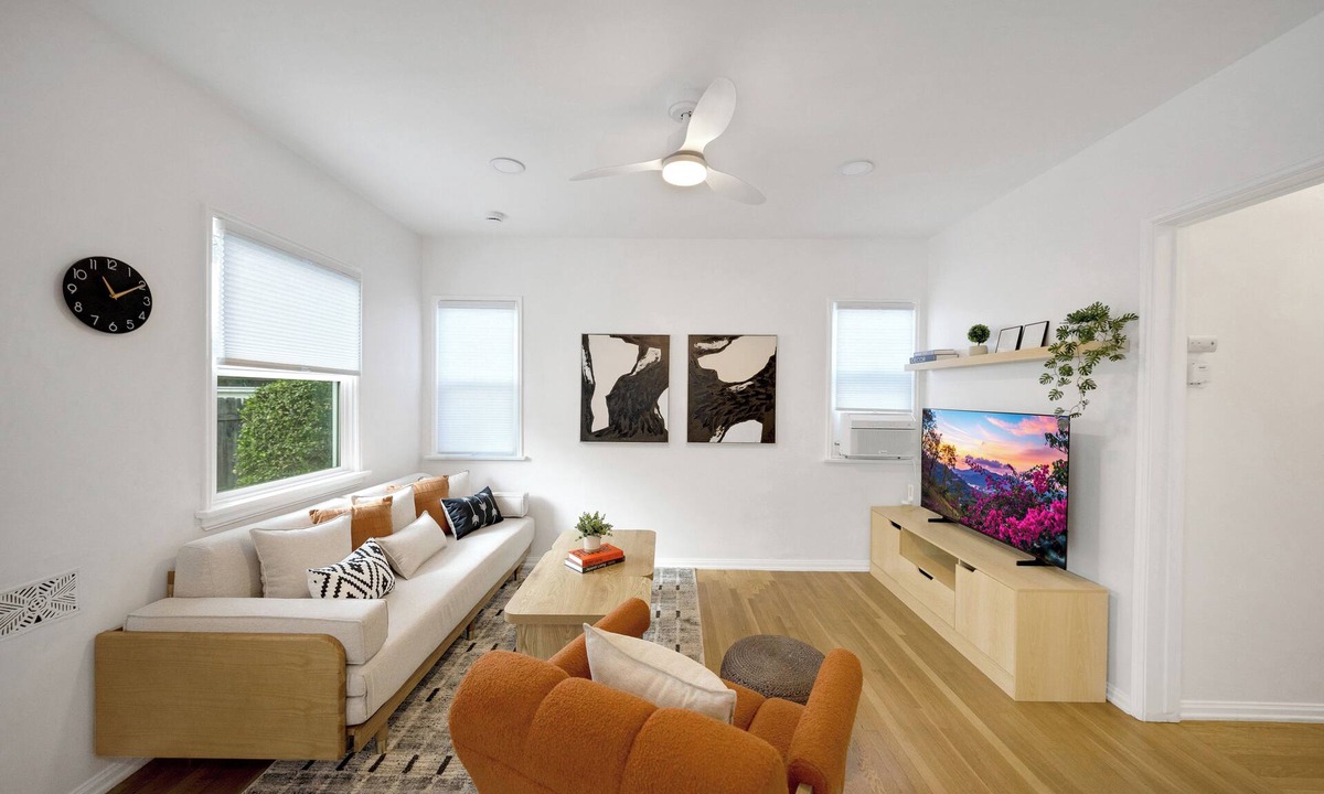 Mid Central House | Tranquil Charm · Chic Pasadena Gem!