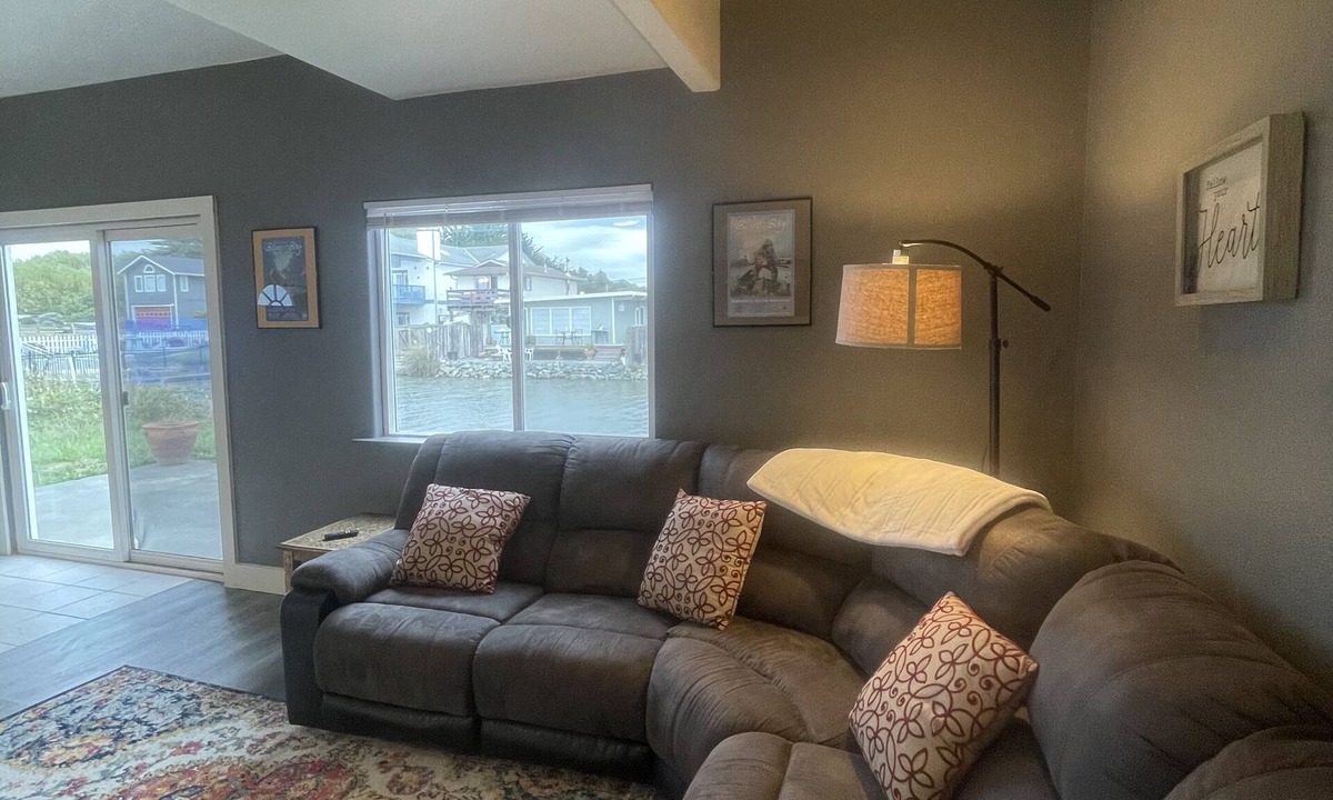 Eureka Apartment | Tranquil waterfront