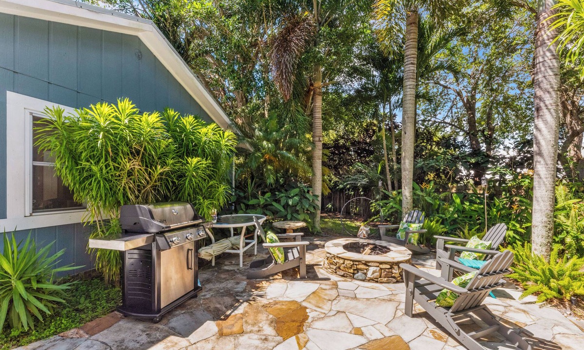 Stuart Cottage | Tropical Oasis Pool House with full bath and full access to pool.