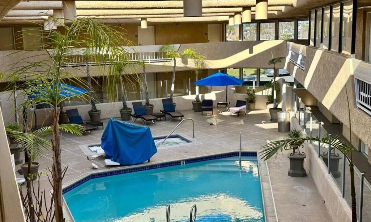 Old Towne Hotel | Two Queen Balcony Stay Near Seal Beach Pier, Food Tours and Breakfast Included