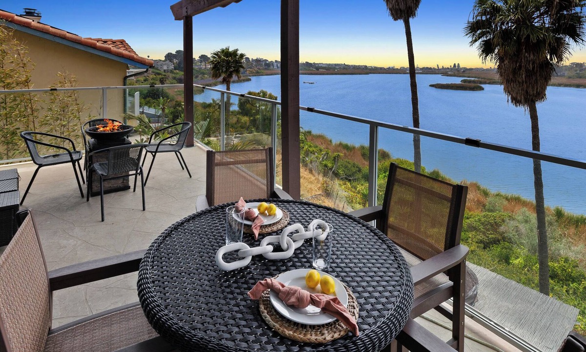 Carlsbad Village House | Ultimate Lagoon Villa C2375-0