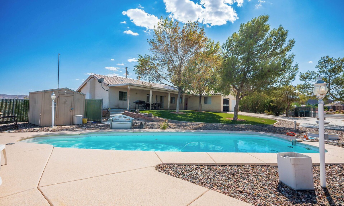 Enterprise House | Vegas Ranch Oasis-1/2 Acre lot W/Pool - Near Strip