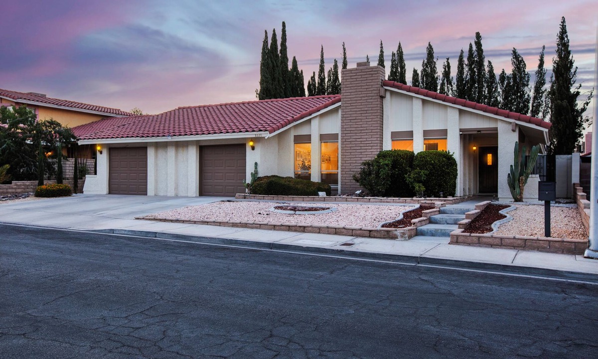 Canyon Gate Master House | Vegas Vacation Villa - 20 minutes to strip & hiking