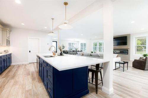 Wooded Estates House | Victory Views Main House:Luxury Home for 20 Guests