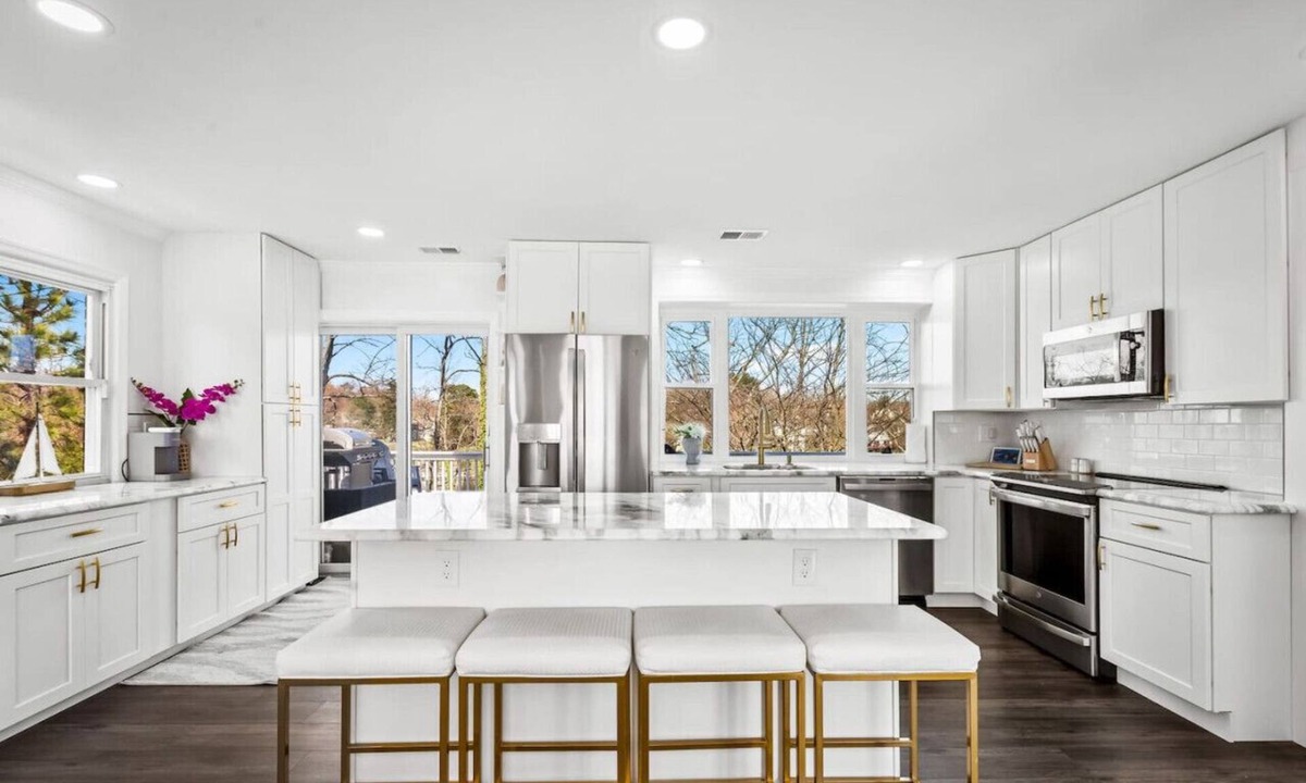 Glen Burnie House | Waterfront 5 Bedroom Near BWI/Annapolis/Baltimore
