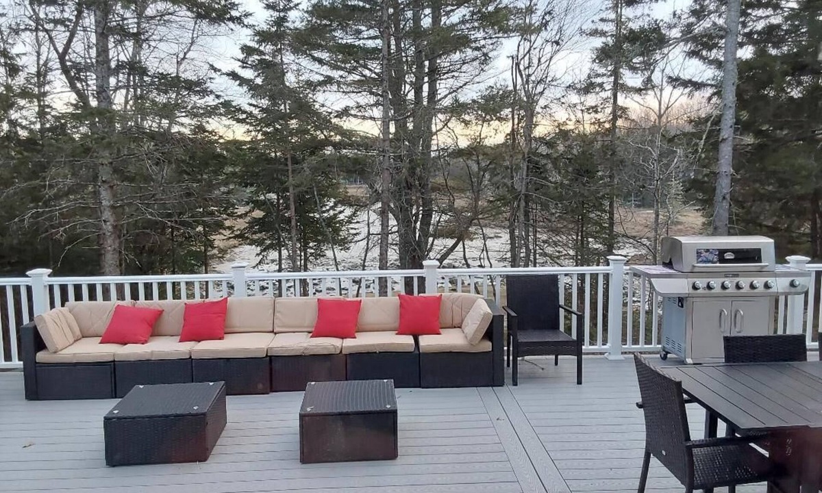 Gouldsboro House | Waterfront Hot Tub Kids Playscape Kayaks Pet Friendly Mini Resort with A/C