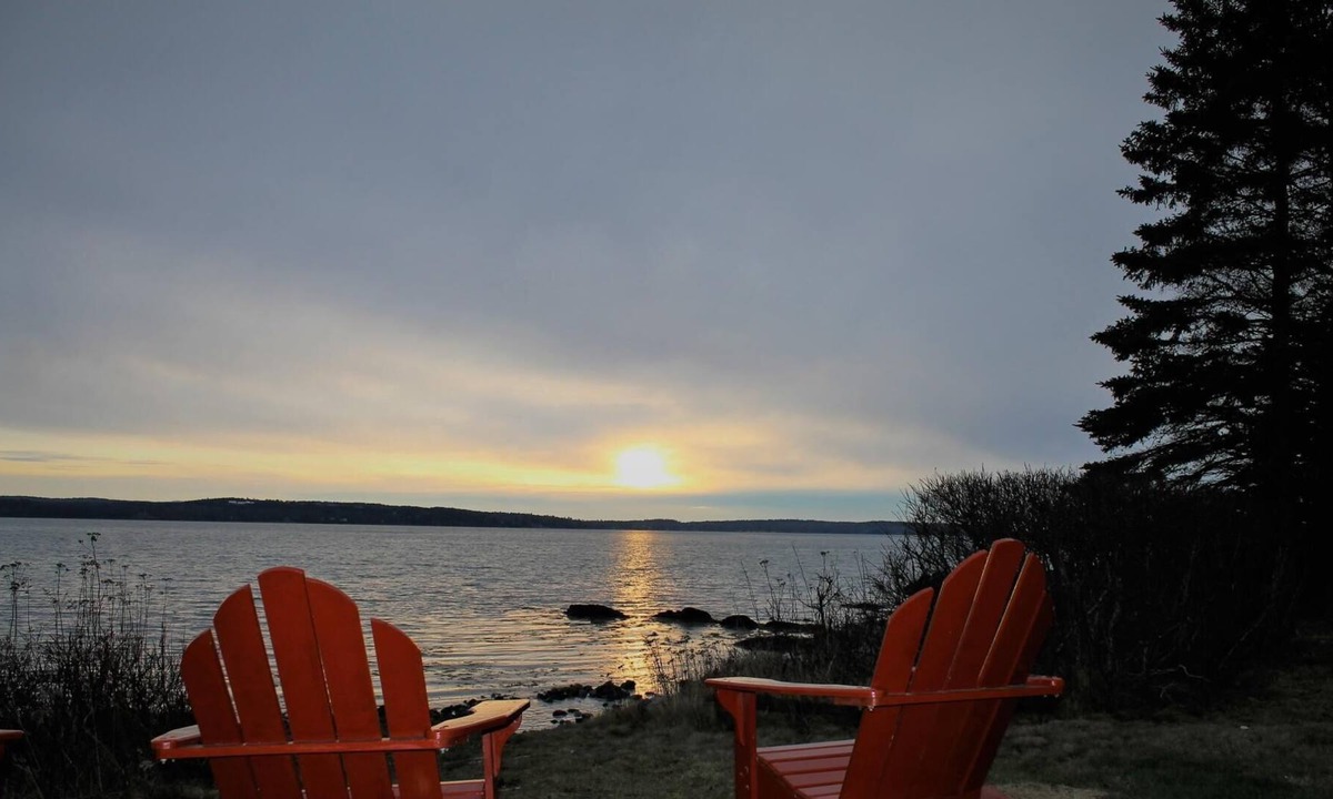 Hancock Point House | Waterfront, sunsets, 10 steps to water, heated, hiking, pets, Cutler Beach House