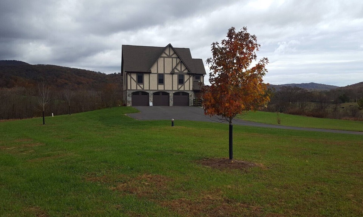Markham Cottage | Weekend getaway short distance from DC/Northern Virginia