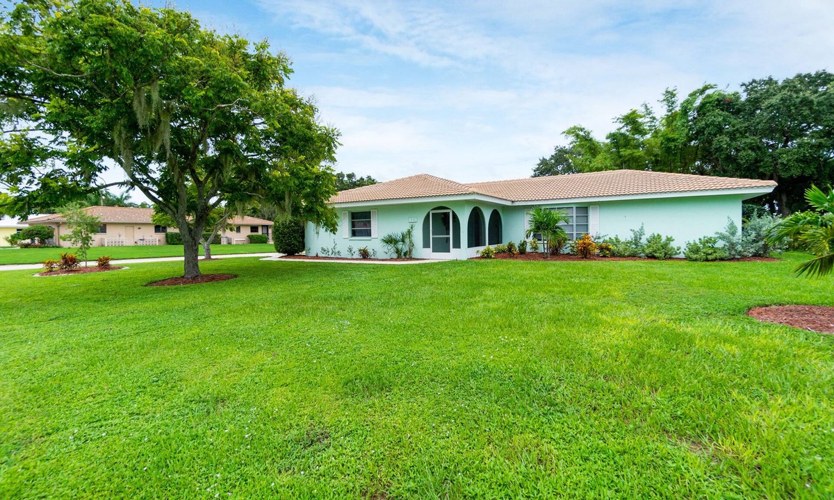 Laurel House | Welcome to your santuary! New 25 rates for oversized pool and quiet corner lot.