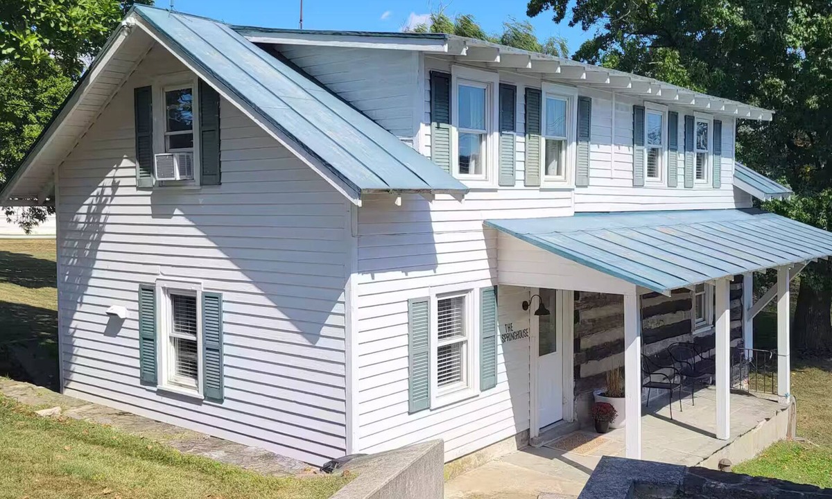 Bernville House | Welcoming 2-bedroom re done Spring House on a peaceful farm setting in Bernville