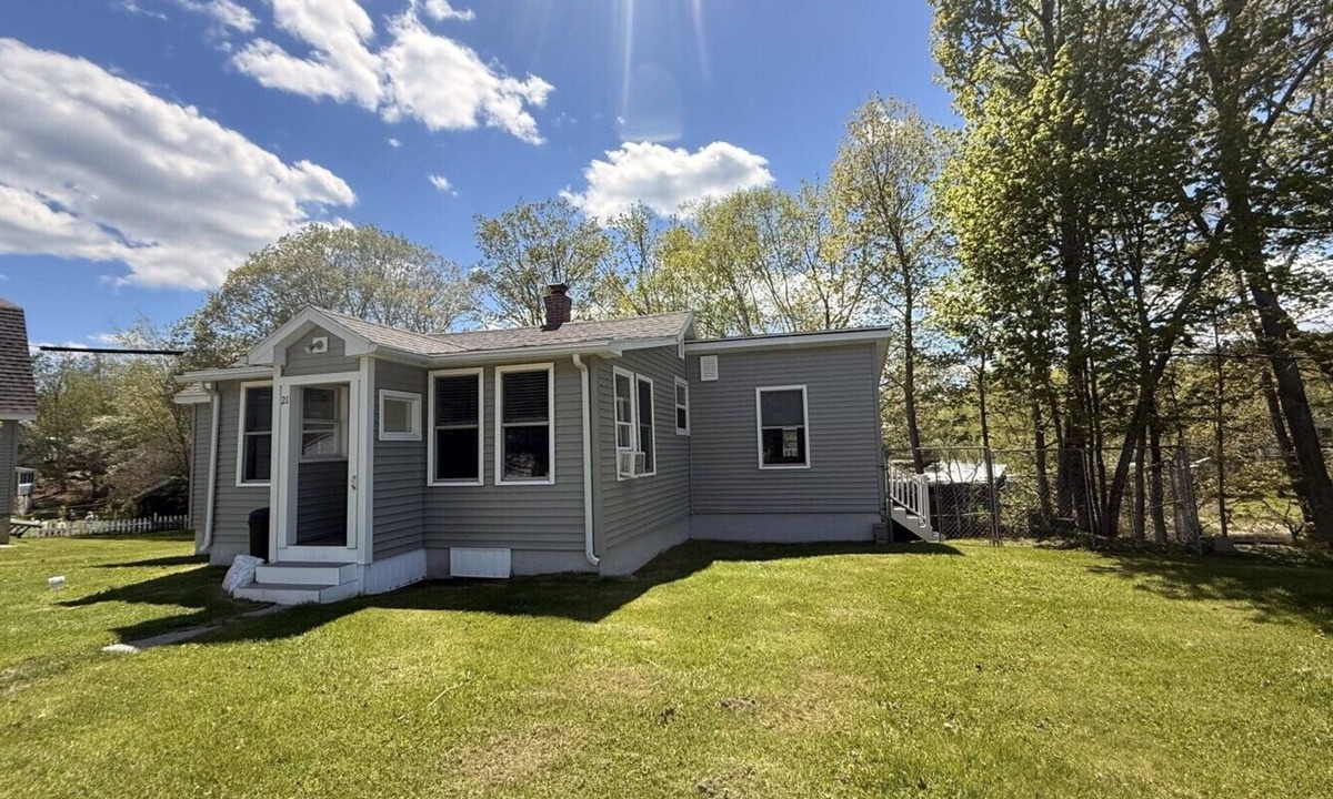 Greenville House | Wiggin Stream Camp five-minute`s to public beach and boat launch!