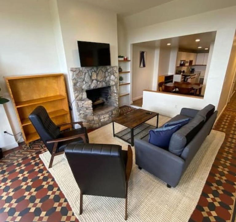 Fenway–Kenmore Apartment | Wonderful Fenway 3 Bed 2bath Steps from Fenway Park