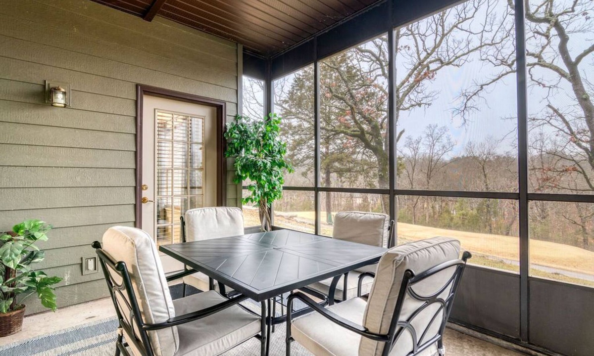 Branson West Condo | Wow! Golf Course Level Condo - 3 minutes to SDC - 5 minutes to Table Rock Lake
