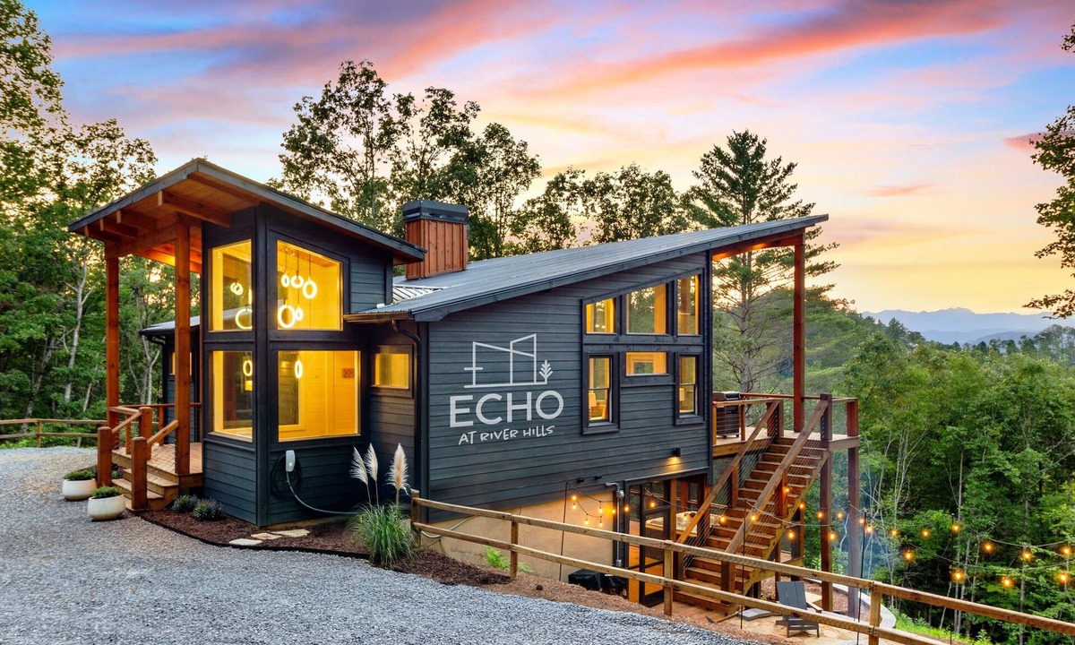 Williamstown Cabin | Your Fall Retreat Chalet - New Construction