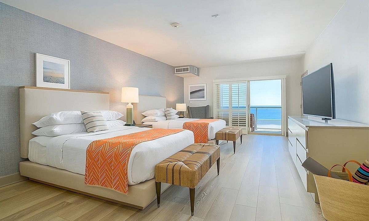 Carlsbad Village Hotel | Your Home Away From Home! Horizon View, Beachfront Property, Onsite Pool