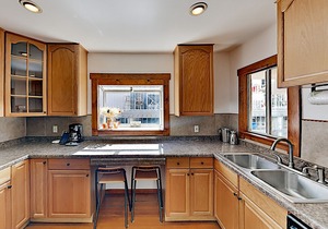 1 Block to Beach! Venice Cottage with Carport, Fireplace & 8-Burner Grill