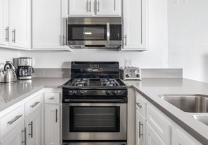 Airy West Hollywood 2BR near TJ, W 3rd St, Beverly Center, by Blueground