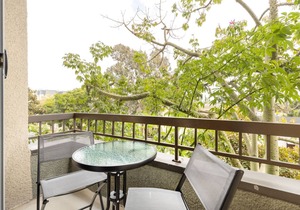 Charming Beverly Hills 1BR and Pool, near Rodeo Drive, by Blueground