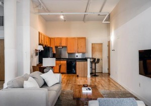 FRONTDESK Open 2BR near the Enterprise Center