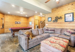 Luxury Lakefront Resort Chalet 8~2 Pools~FREE Amenities~Dock~Kayaks~Waterslide