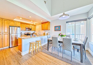 Newport Beach condo with oceanfront balcony - ideal location