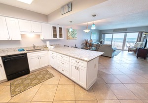 Ocean Front Complex -beautiful Ocean Views! Can't Get Any Closer To The Ocean!