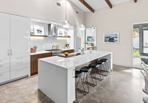 "Seagrove Surf Shack" Private Heated Salt Water Pool! Short Walk to the Beach!