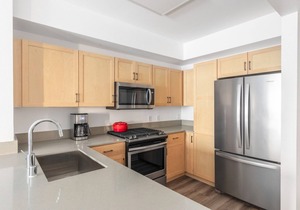 Sleek Hollywood 1BR w/Gym, Pool & Spa, nr. Sunset Blvd, by Blueground