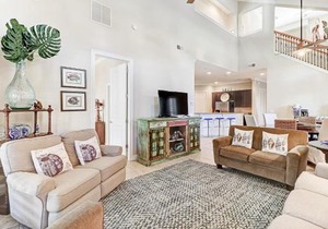 Summerwoods end-unit condo with an outdoor pool, central AC, & washer/dryer