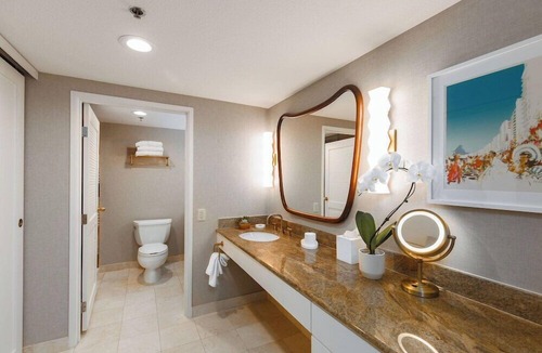Las Vegas Hotel | 1-Bedroom Suite at a 4⭐️ Hotel