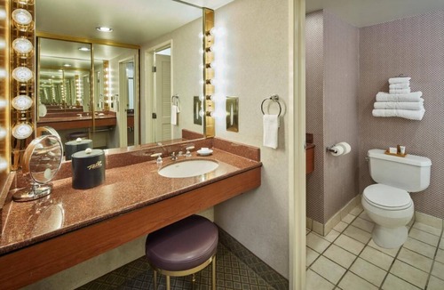 Las Vegas Hotel | 1-Bedroom Suite at a Hotel