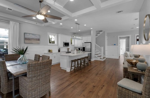 Watercolor House | 1 Block to Camp Watercolor! Newly Renovated! 6 Seater Golfcart! Great Location!