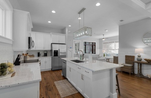 Watercolor House | 1 Block to Camp Watercolor! Newly Renovated! 6 Seater Golfcart! Great Location!