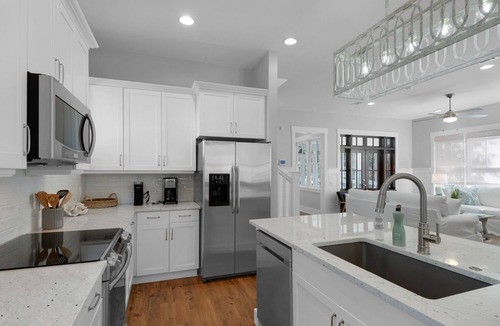 Watercolor House | 1 Block to Camp Watercolor! Newly Renovated! 6 Seater Golfcart! Great Location!