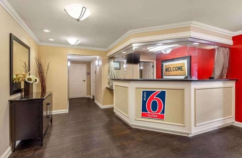 Vernon Hills Apartment | 1 King Bed | Non-Smoking, Kitchen