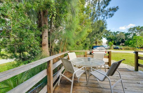 Laurel Apartment | < 1 Mi to Nokomis Beach: Tranquil Couple’s Retreat