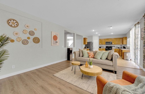 Enterprise House | 10 mins to Strip! 5BR 2.5BA Spacious 2 Story House 16 Sleep 1st Floor Bedroom