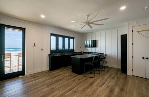 Gulf Trace House | 10% Off~BRAND NEW Gulf Front~"Da Beach"~Hot Tub~Beach Gear, Elevator~Beach
