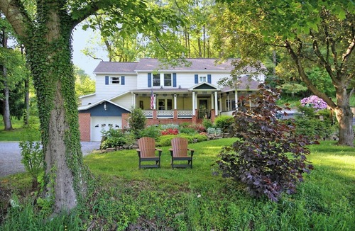 Cumbola House | 11-Acre Farmhouse Retreat | Creek, Pool, Hot Tub
