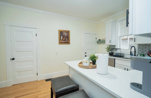 Dorchester Apartment | 14a-Cozy and well decorated apartment in awesome Boston
